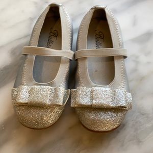 Toddler girls’ silver dress shoes size 8 wide.